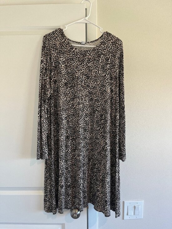 Old Navy Dresses & Skirts - Old Navy Cheetah Long Sleeve Dress Women's Size XL